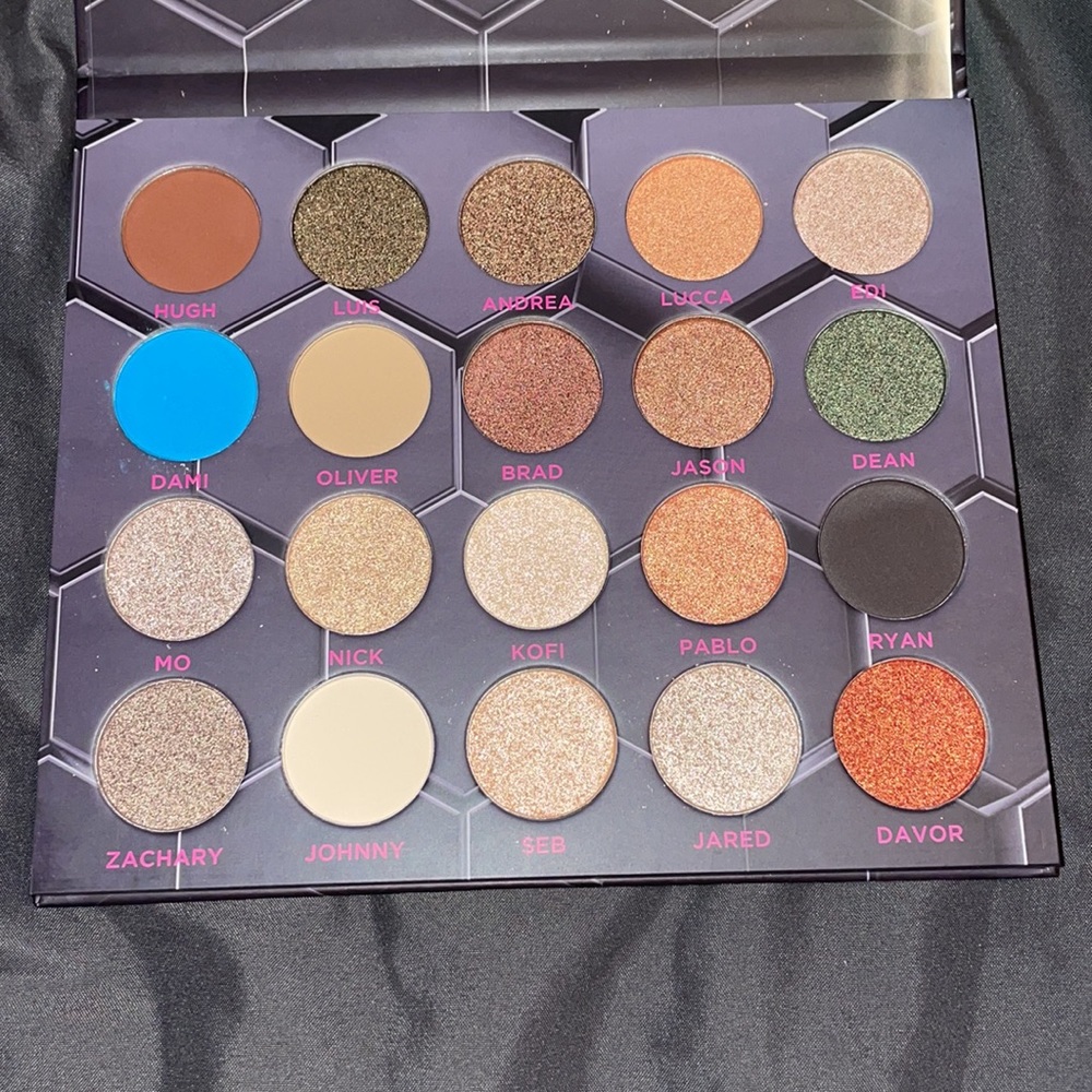 NIB Beebeauty Barbarella Eyeshadow Palette